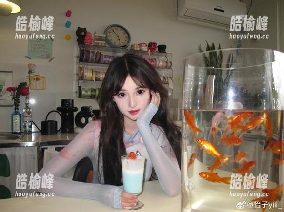 怡子yiii 户外新灵感!怡子yiii的全套原图,草地上的小秘密!