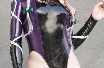 挑战你的审美，抱走莫子的最新cos金色传说！