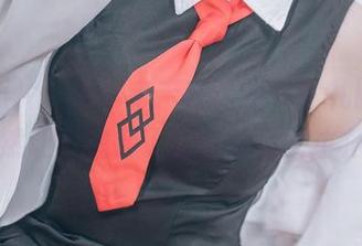 最新照片！是本末末在路易九世礼服里，竟然让我想起了童话里的女主角！