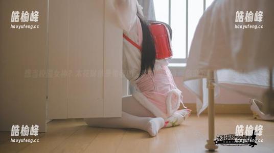想当校园女神？木花琳琳是勇者的全套校服写真等你来下载，速来哦！