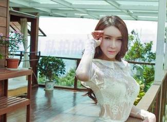 果团网 - 夏日私拍的柔光下，莫雅琪资源如阳光般洒落