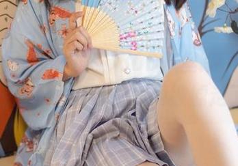 森萝财团最新图集,80D灰丝踩物真的太有感觉了,我的心瞬间被掳走了!