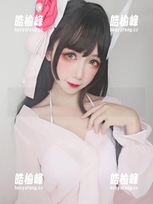 樱落Selena的连衣裙与春天的约会：写真集分享，花香四溢的感觉