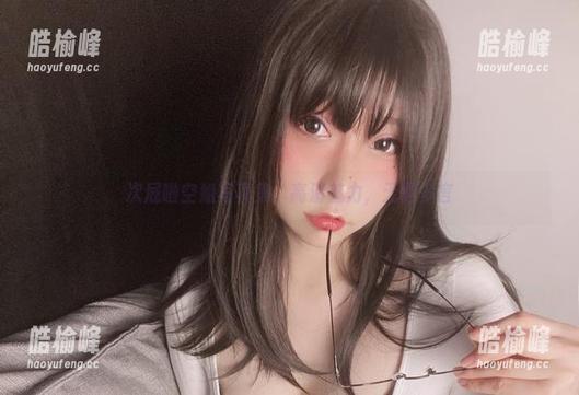次屁啦 次屁啦空姐写真集:高清魅力,无需多言