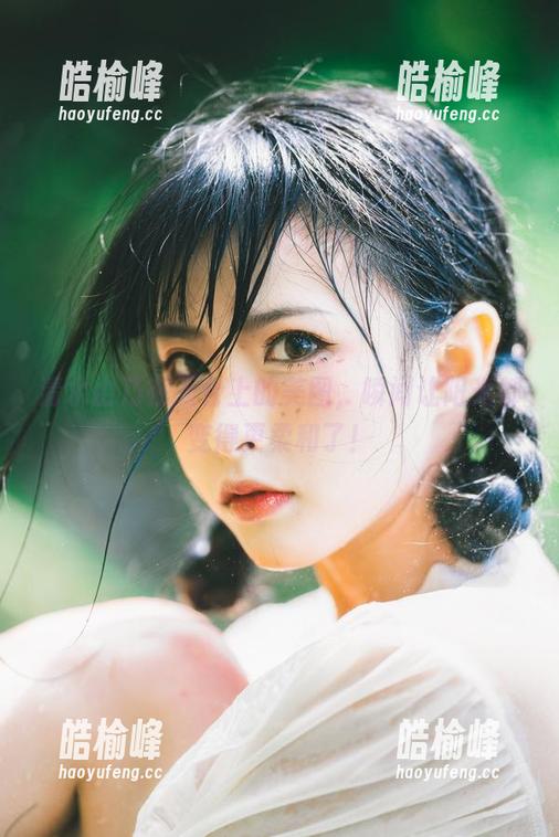 清水由乃在天台上的美图，瞬间让阳光都变得更柔和了！