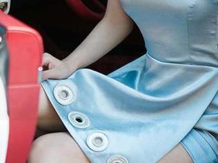 爱尤物 - 当童倩穿上水手服，阳光和海浪都来围观——写真集？