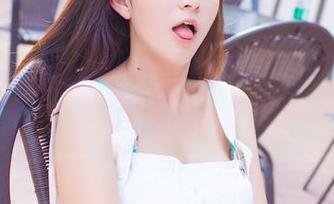 爱蜜社 - 短裙+萌白酱=无法抵挡的魅力写真图册！