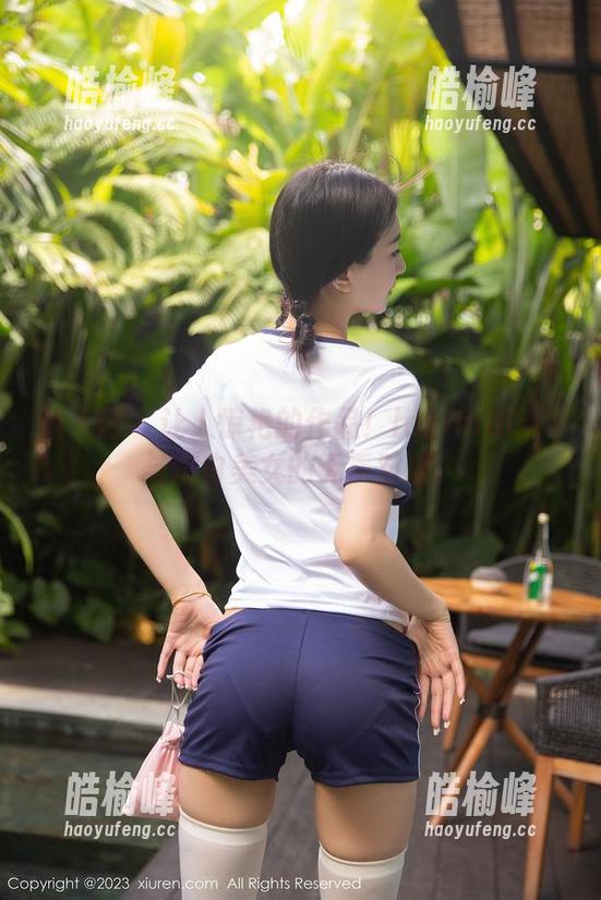 秀人网 - 让人惊艳的作品！lavinia肉肉与嫩白美女的无声对话。