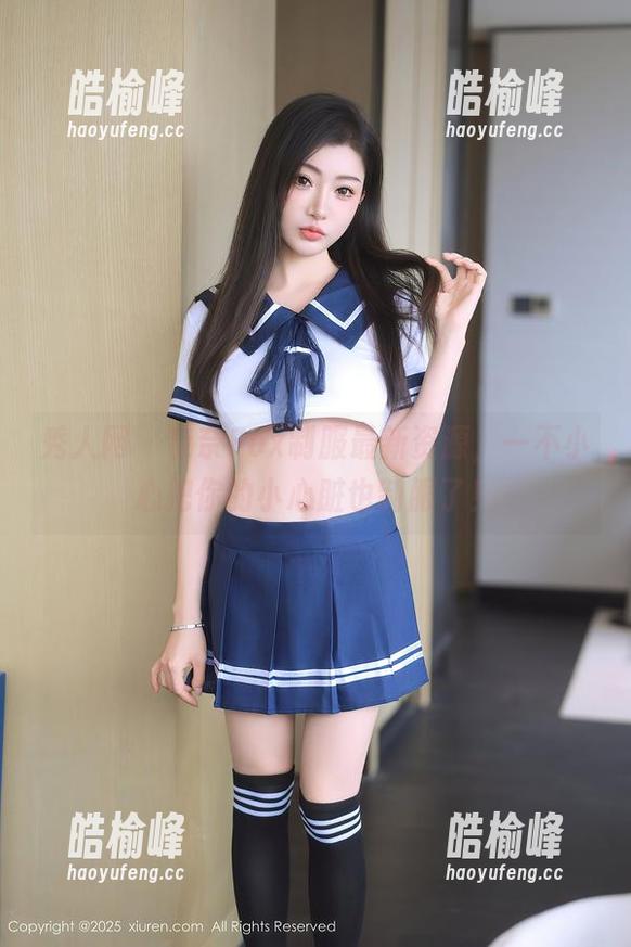 秀人网 - 奈奈Fox制服最新资源，一不小心把你的小心脏也制服了！