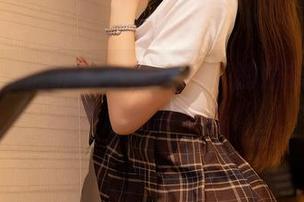 秀人网 - 沉醉在小魔女奈奈的眼镜美图资源中，心动不停！