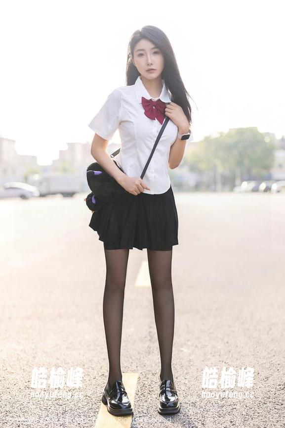 秀人网-王馨瑶Yanni 秀人网 - 王馨瑶Yanni的美腿图册,免费放送中!腿部细节让你爱得其所,不忍离开!