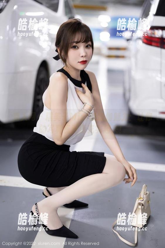 秀人网 - 糯美子Mini的瑜伽魅力：让你的写真资源库充实起来！