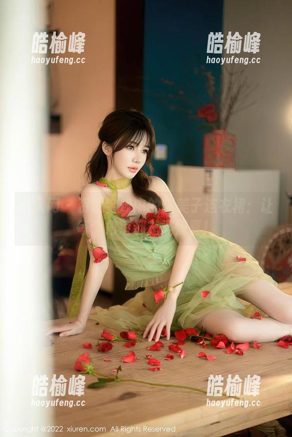 秀人网 - 资源宝库中的糯美子连衣裙：让每个角落都充满惊喜！