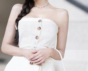 秀人网 - 哇！免费图册里的糯美子mini女孩，光影之间的秘密太迷人了！