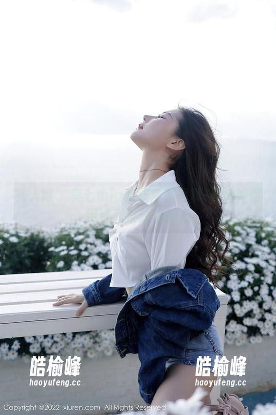 秀人网 - 美七mia的职业装写真-看她如何用资源撩动你的心
