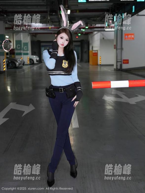 秀人网-黎秋秋 秀人网 - 海边的黎秋秋:她的原图和图集,毫无防备地勾引我的视觉