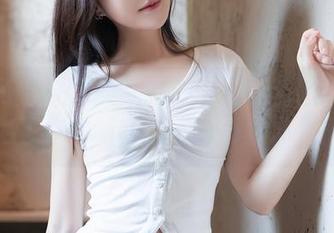 秀人网 - 龙泽美曦的办公室：当图片和写真成为工作的新状态，总感觉哪儿不对劲