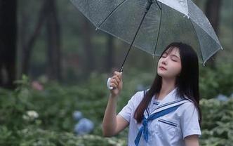 秋山AkI的圣诞写真，捕捉了冬季的温暖，嗯…还有我那颗一直想和温暖谈恋爱的心。