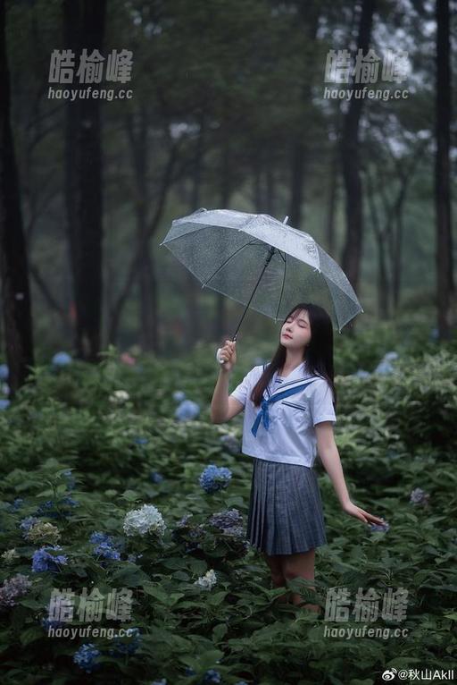 秋山AkI 秋山AkI的圣诞写真,捕捉了冬季的温暖,嗯…还有我那颗一直想和温暖谈恋爱的心。