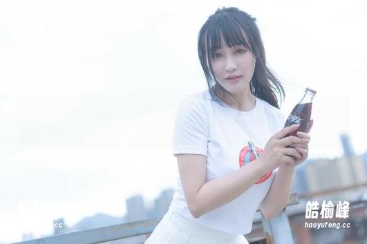 脱尾巴Mizuki 脱尾巴Mizuki修女的精选套图,简直是视觉上的一种冲击,没想到有这种解读。
