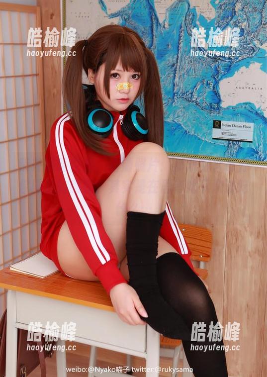 荒井喵喵 荒井喵喵空姐,高清照片:那双看似在为你服务的眼睛,其实是在思考她下次该吃什么…