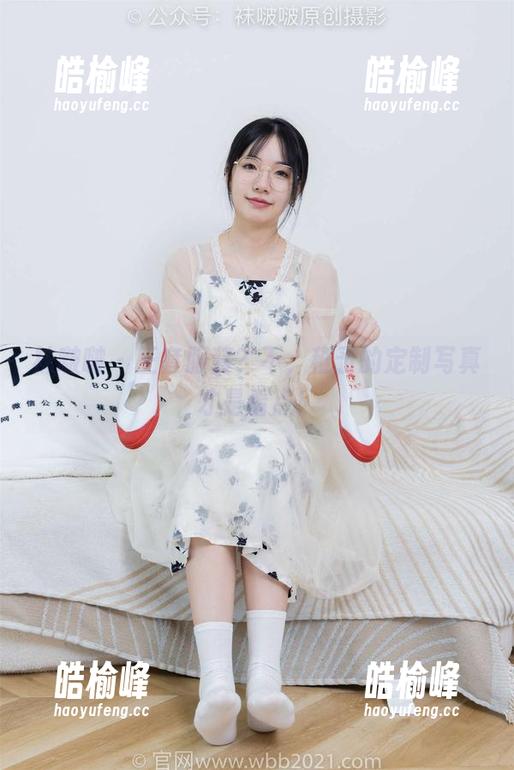 袜啵啵 - 三套服装？不，稚予的定制写真才是看点！