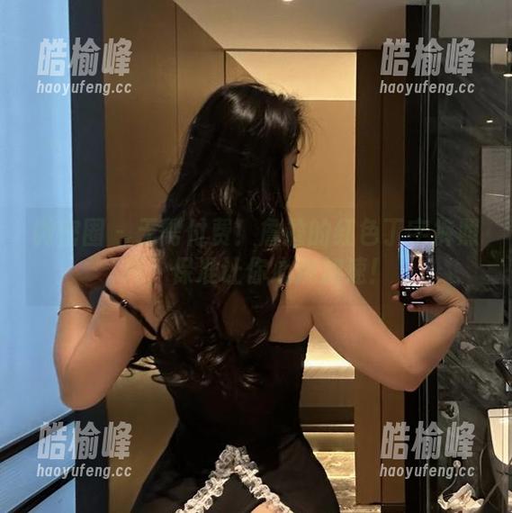 微密圈 - 无需付费！詹詹的红色丁字裤照片，保准让你心跳加速！