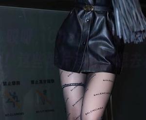 语画界 - 哎呀，Cherry绯月樱的连衣裙真是犯规！这些照片连我都想去模仿一下！