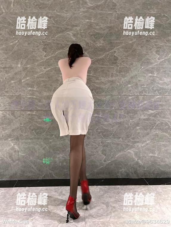迷人的五姨太 微密圈 - 迷人的五姨太来袭:女神私拍套图,哪个角度更迷人?
